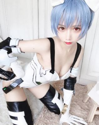 大胸隔壁女孩